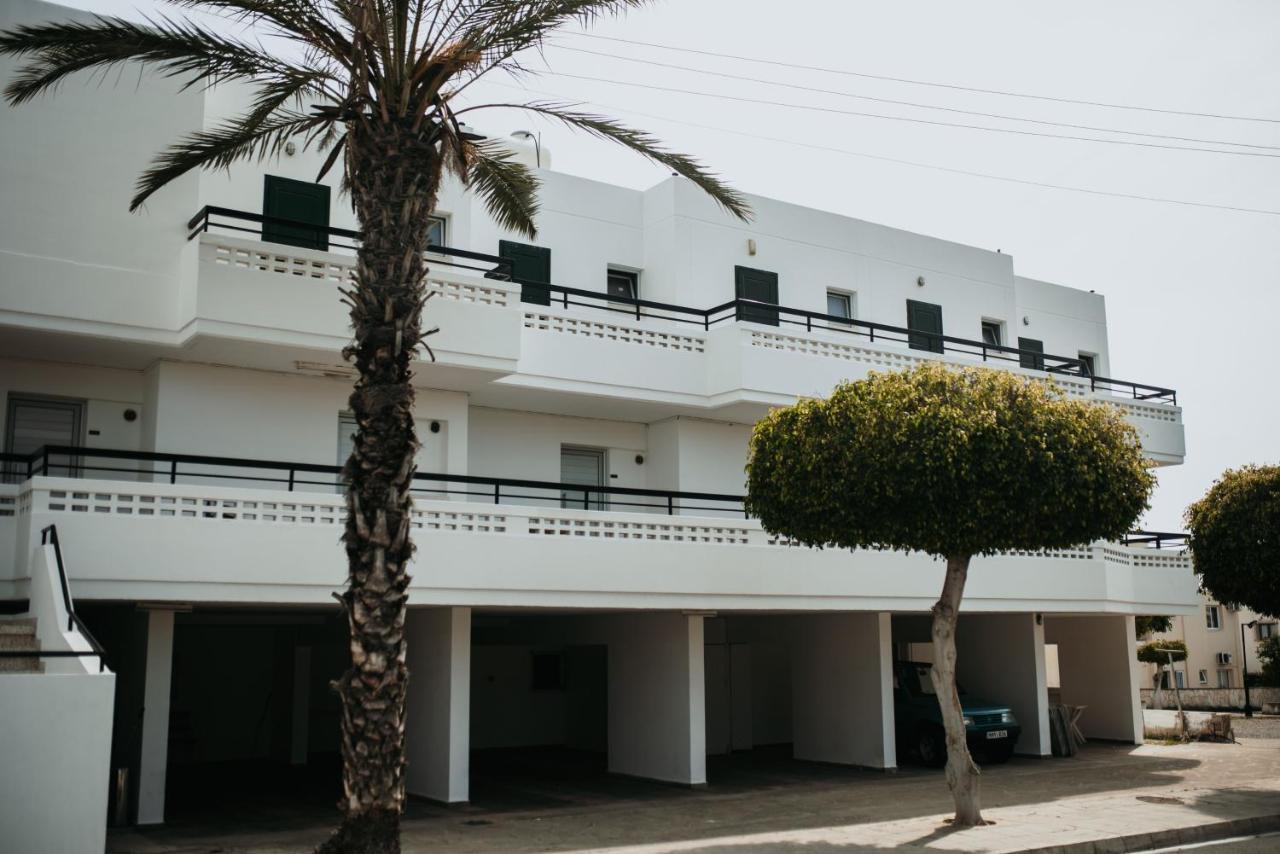 Ovis Hotel Apartments Ayia Napa Exterior foto